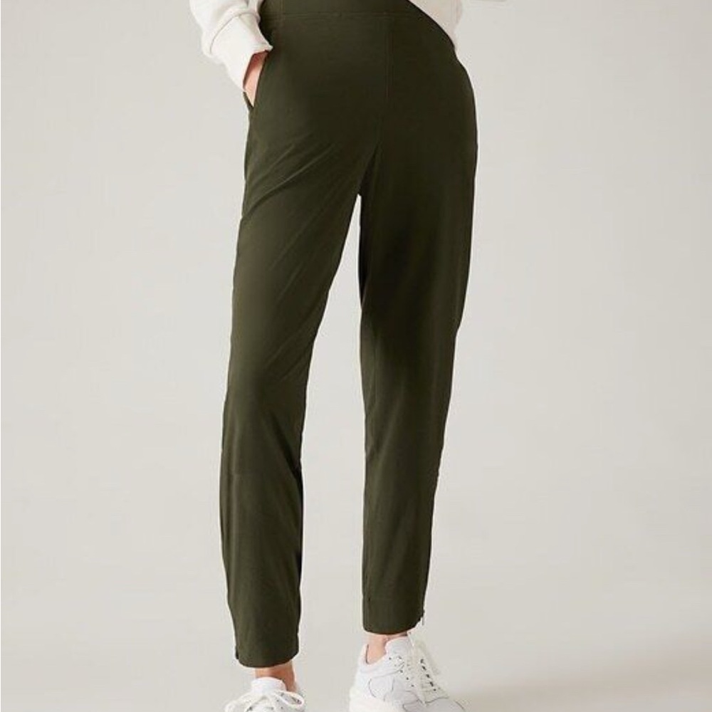 *NWT* Athleta Brooklyn Heights Jogger - Aspen Olive - Size 6
